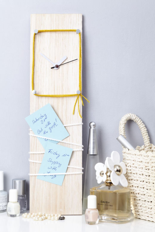 Dodatki w stylu marynistycznym DIY: tablica z zegarem