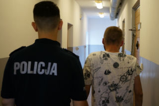 Racibórz: Złodziej zaoferował nietypową łapówkę. Chciał dać policjantom kradziony płyn do spryskiwaczy! 