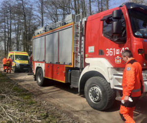 Płock. „Bus wpadł do rzeki, 4 osoby wyciągnięte z pojazdu”. Skandaliczne zachowanie zgłaszającego! [ZDJĘCIA]