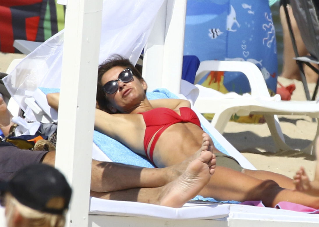 Marta Kaczyńska z rodziną na plaży 