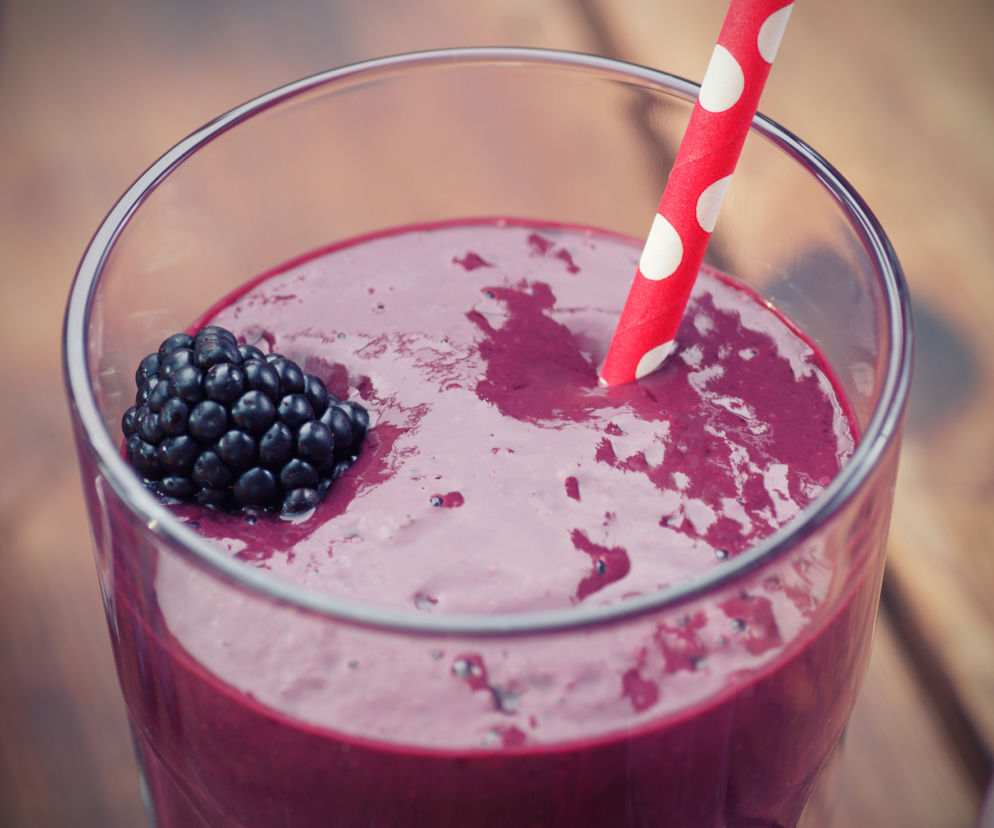 jak_zrobic_jezynowe_smoothie_podajemy.jpg