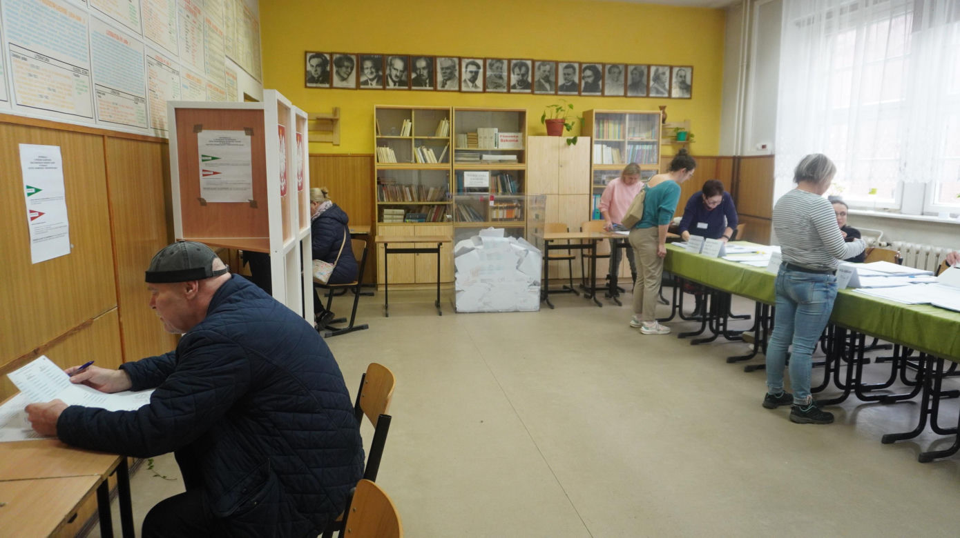 Wybory samorządowe 2024. Olsztynianie ruszyli do urn. Zobacz zdjęcia