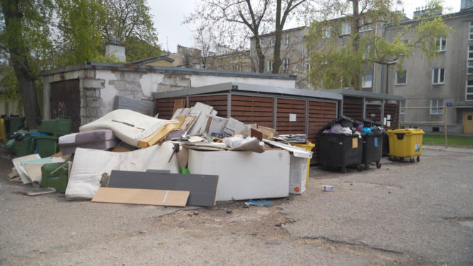 „Cały Grochów w szczurach!”. Mieszkańcy prawobrzeżnej Warszawy ponownie toną we własnych śmieciach