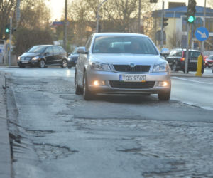 Wstyd! Takie dziurawe ulice w centrum Warszawy