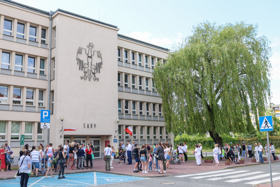 Biały Marsz dla Kamilka. Mieszkańcy Częstochowy przynieśli białe róże