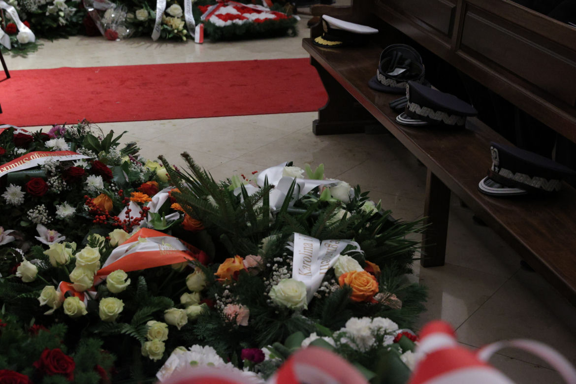 Rodzina opłakuje Mirosława Hermaszewskiego. Pogrzeb generała odbył się w Warszawie