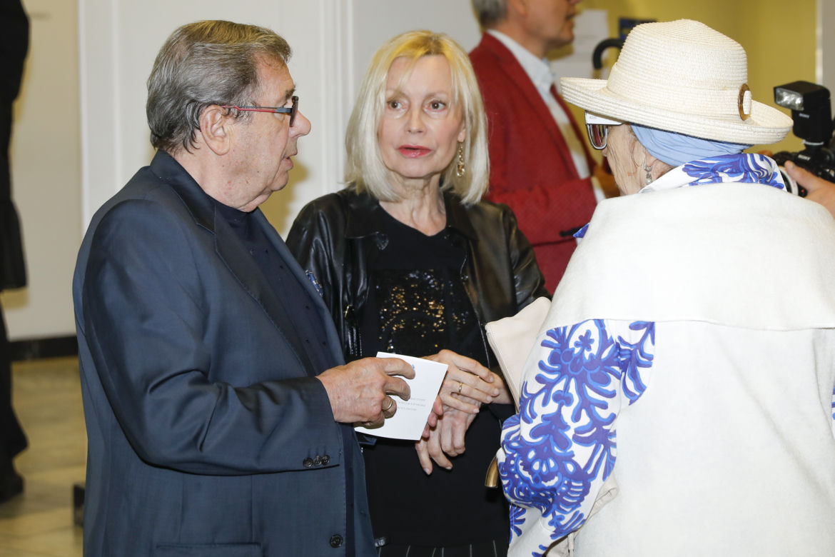 Janusz Gajos zabrał żonę na salony