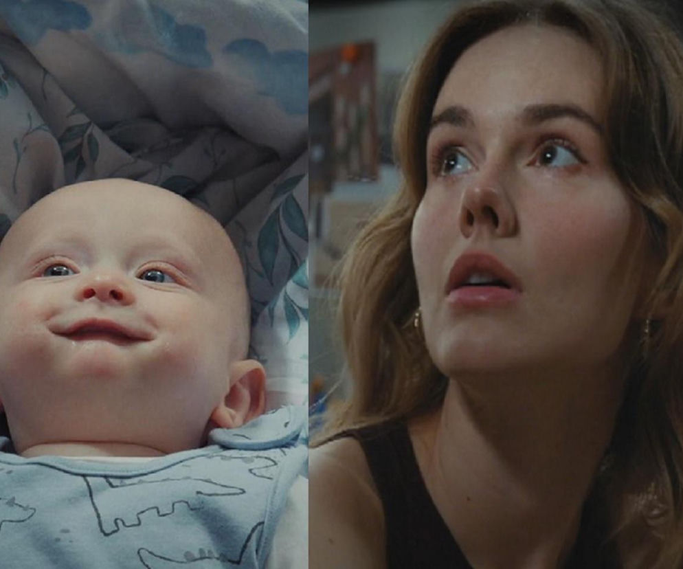 Dominika Kachlik (Franka) z serialu M jak miłość z przerażeniem patrzy w górę, a obok uśmiechnięty Antoś. Scena z serialu o nieszczęściu Zduńskich. Więcej o tym na Super Seriale.