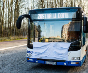 Autobusy w Gdyni, zachęcają do noszenia maseczek