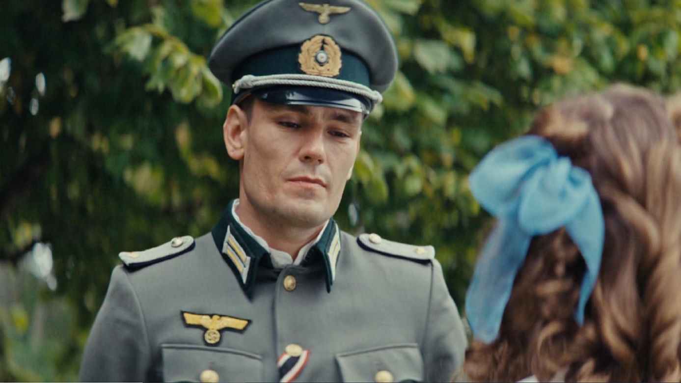 Zatoka szpiegów, odcinek 13. Franz Neumann (Bartosz Gelner), Jadzia Redlińska (Ninel Kos)