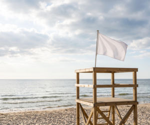 Sinice Darłowo. Czy w Darłowie można się kąpać 27.08? Flaga, warunki pogodowe