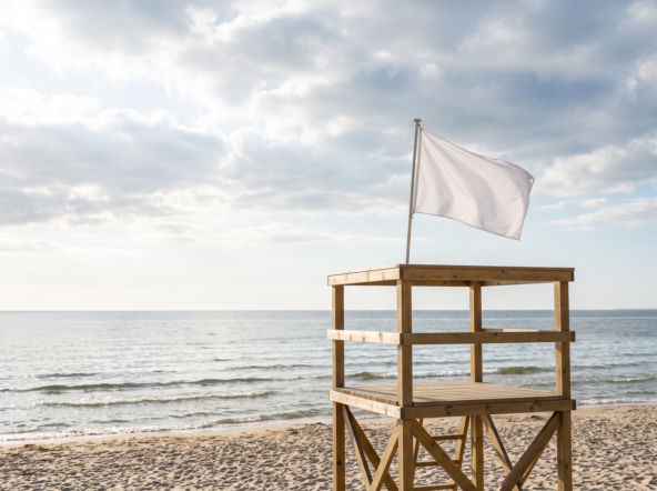 Sinice Darłowo. Czy w Darłowie można się kąpać 27.08? Flaga, warunki pogodowe