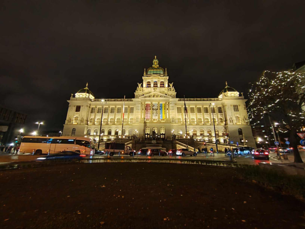 To jeden z najpopularniejszych jarmarków bożonarodzeniowych na świecie! Jak wygląda świąteczna atmosfera w Pradze?