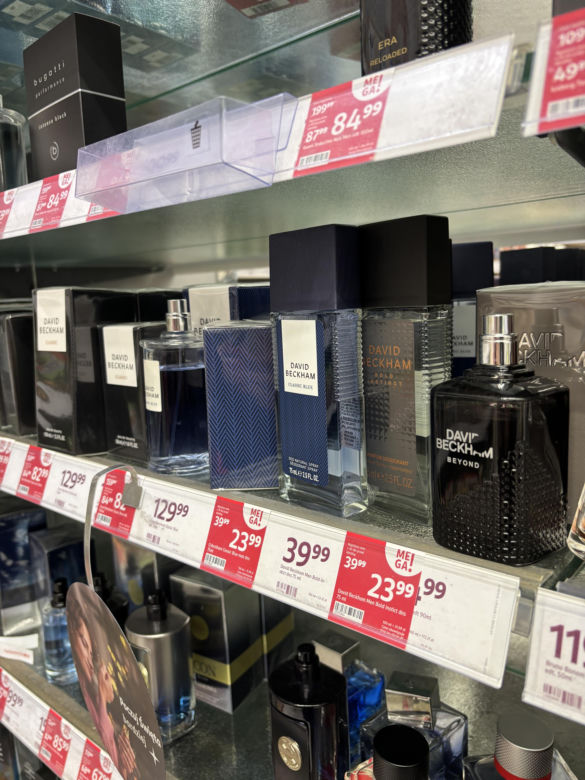 Wyprzedaż perfum w Rossmannie