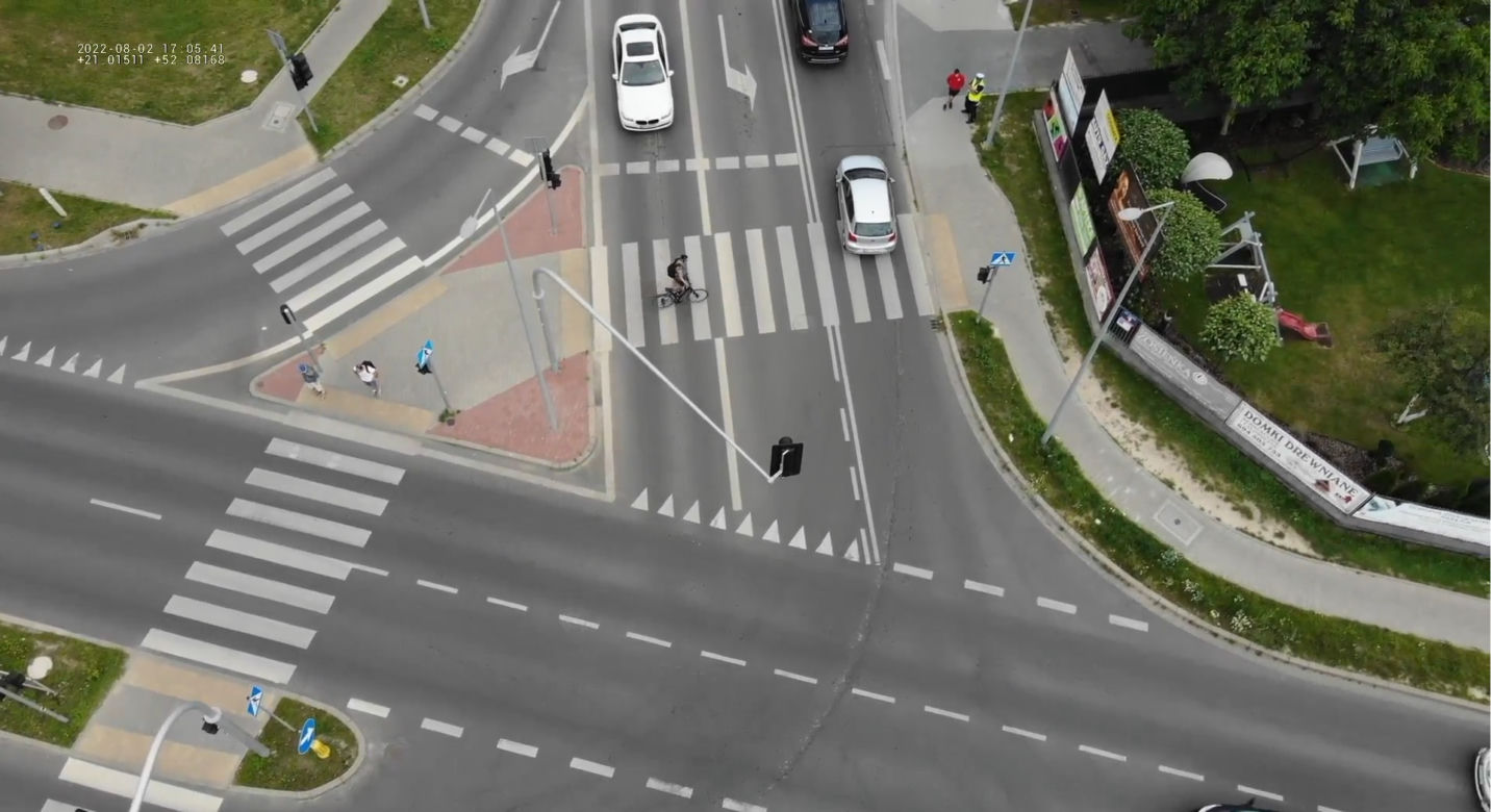 Policjanci polowali z drona na pieszych i rowerzystów