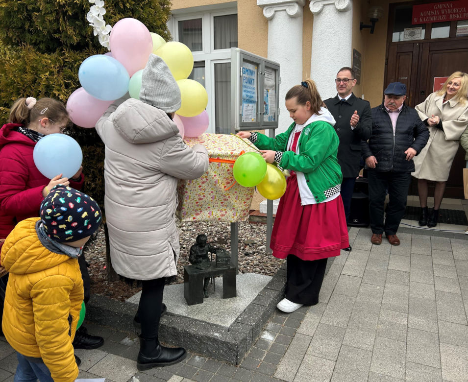 Rzeźby Szewczyków nową atrakcją Kazimierza Biskupiego