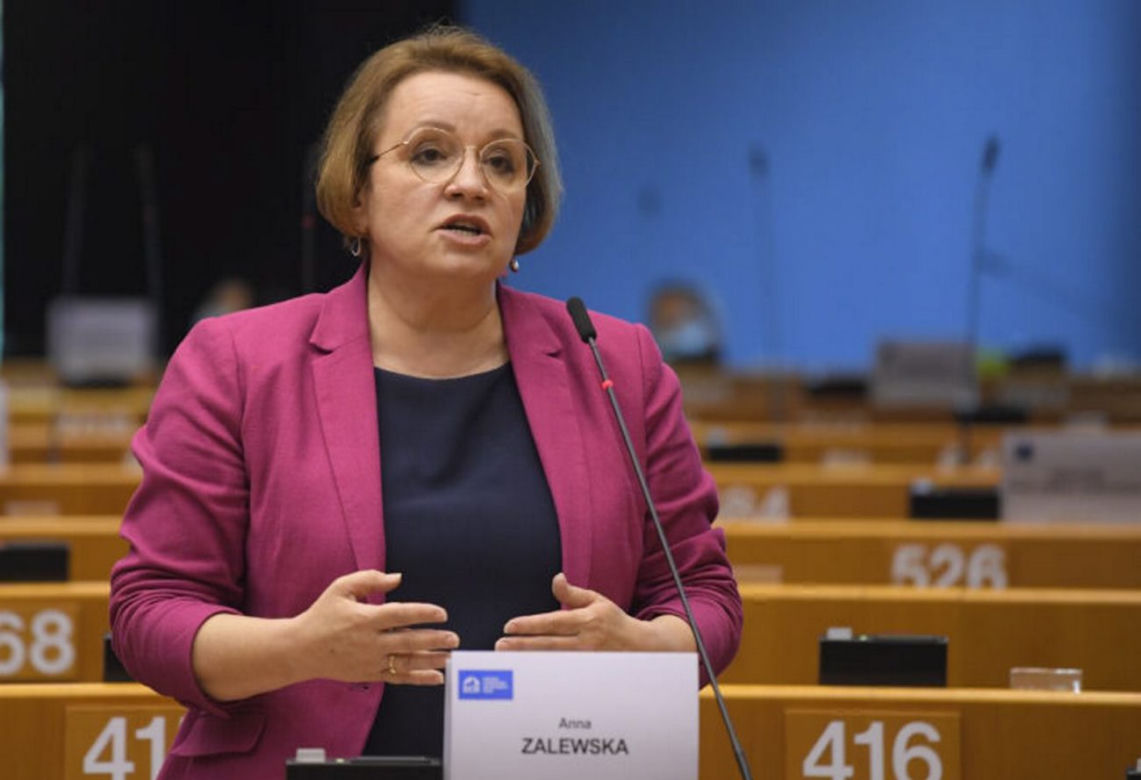 ZUPEŁNIE odmieniona Anna Zalewska! Jest nie do poznania