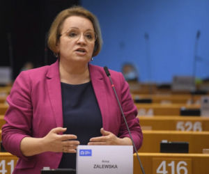 ZUPEŁNIE odmieniona Anna Zalewska! Jest nie do poznania