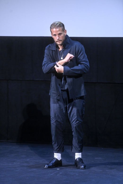 Sebastian Fabijański wraca na salony! Jak teraz wygląda? Pojawił się w Gdyni