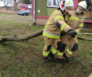 Interwencje Strażaków przy likwidacji szkód spowodowanych przez gwałtowny wiatr i burze