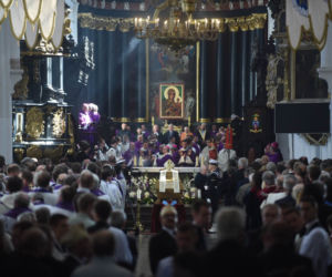 RELACJA NA ŻYWO - POGRZEB ABP. GOCŁOWSKIEGO.