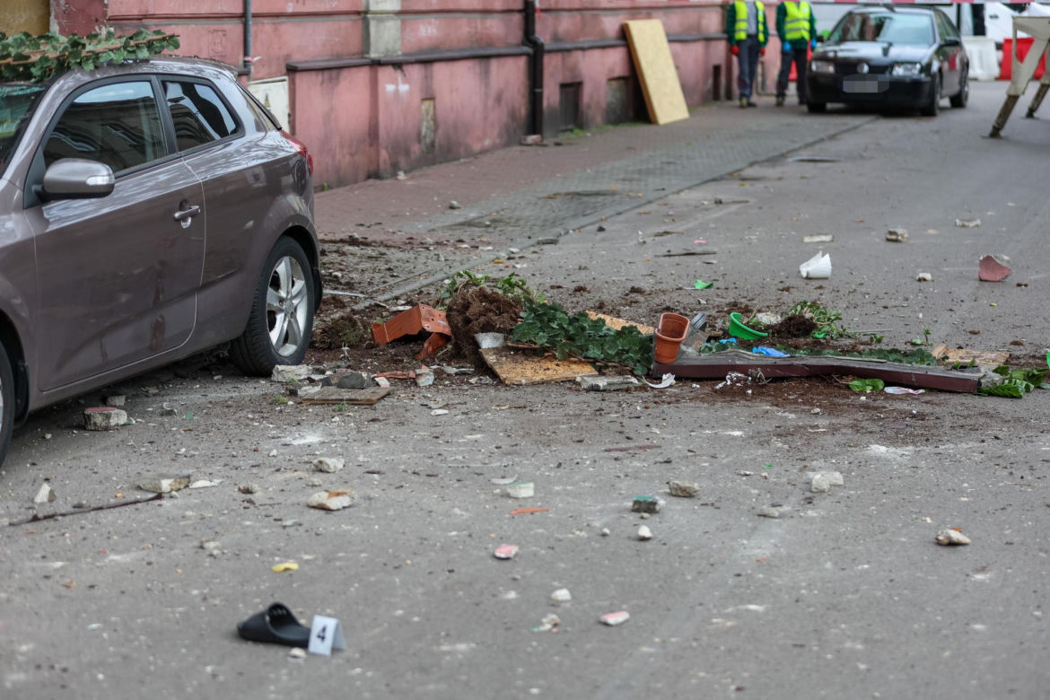 Pani Sylwia zginęła, a jej mąż walczy o życie. Zarwał się pod nimi balkon. Sprawą zajmie się prokuratura.