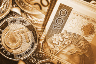Szok! Szef gabinetu politycznego resortu finansów zarabia więcej niż wiceminister