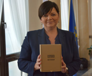 KOLEŻANKA MINISTER FINANSÓW WYGRAŁA LOTERIĘ PARAGONOWĄ