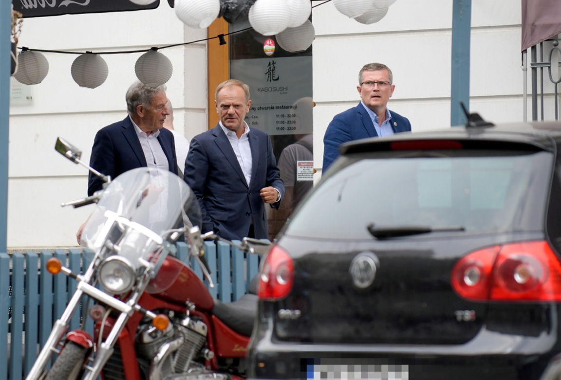 Tusk i ambasador USA spotkali się przy tatarze