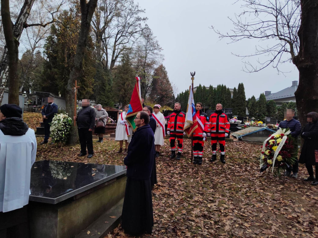 Podkarpackie. Ratownicy pożegnali zmarłą lekarkę [GALERIA]