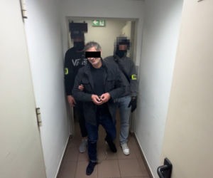 Ścigani przez międzynarodową policję zatrzymani w Warszawie. To nimi interesował się m.in. Interpol