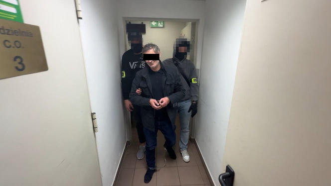 Ścigani przez międzynarodową policję zatrzymani w Warszawie. To nimi interesował się m.in. Interpol
