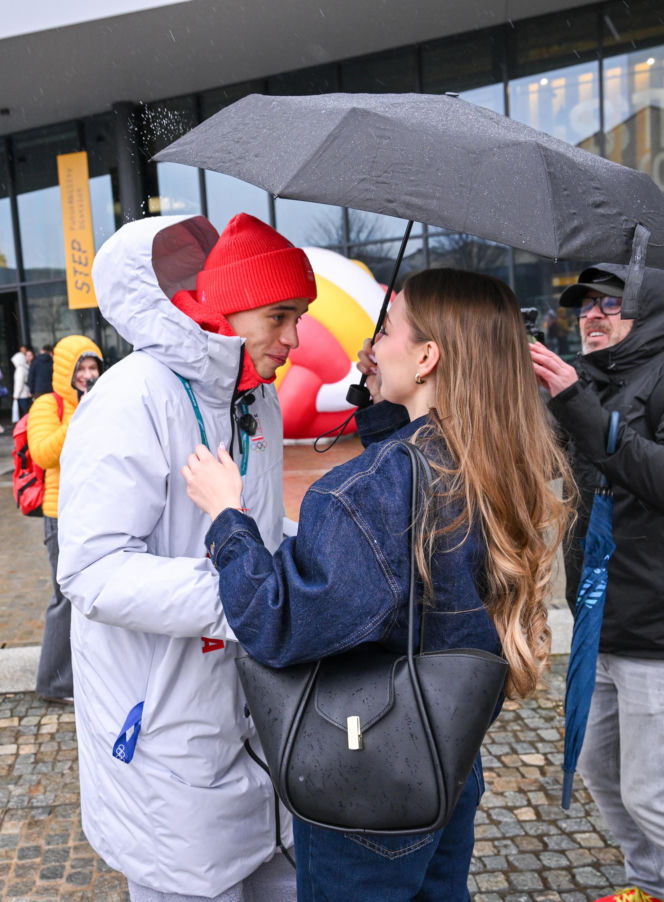 Semirunniy z dziewczyną