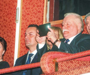 Wałęsa między pierwszymi damami