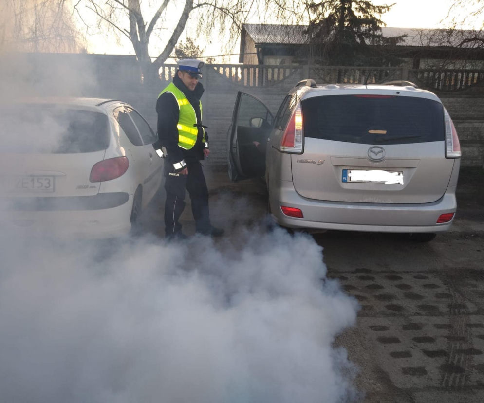 Kłęby dymu na Wichrowej! „To mazda na eko groszek?”