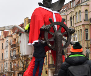 Pomnik marynarza w stroju Mikołaja