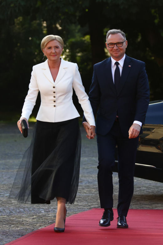 Co się stanie z kreacjami Agaty Dudy?