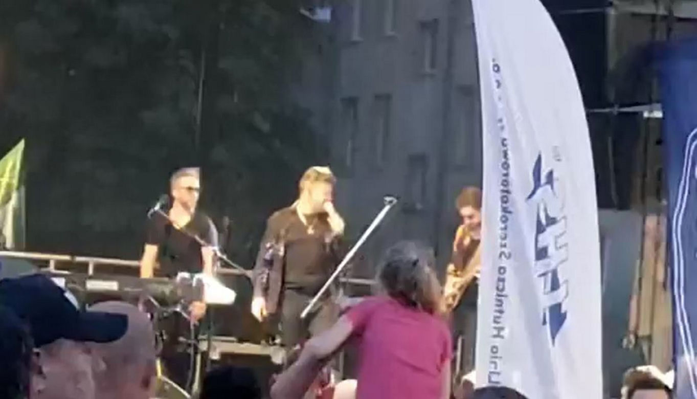 Zenek Martyniuk został obrzucony jajkami!