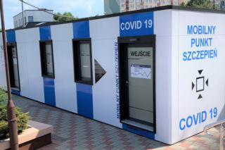 Czy 10 miesięcy po zaszczepieniu przeciw COVID-19 szczepionka nadal działa?