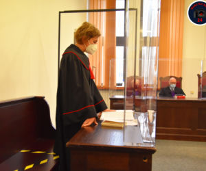 Dawid M. podźgał taksówkarza nożem. Stanął przed sądem
