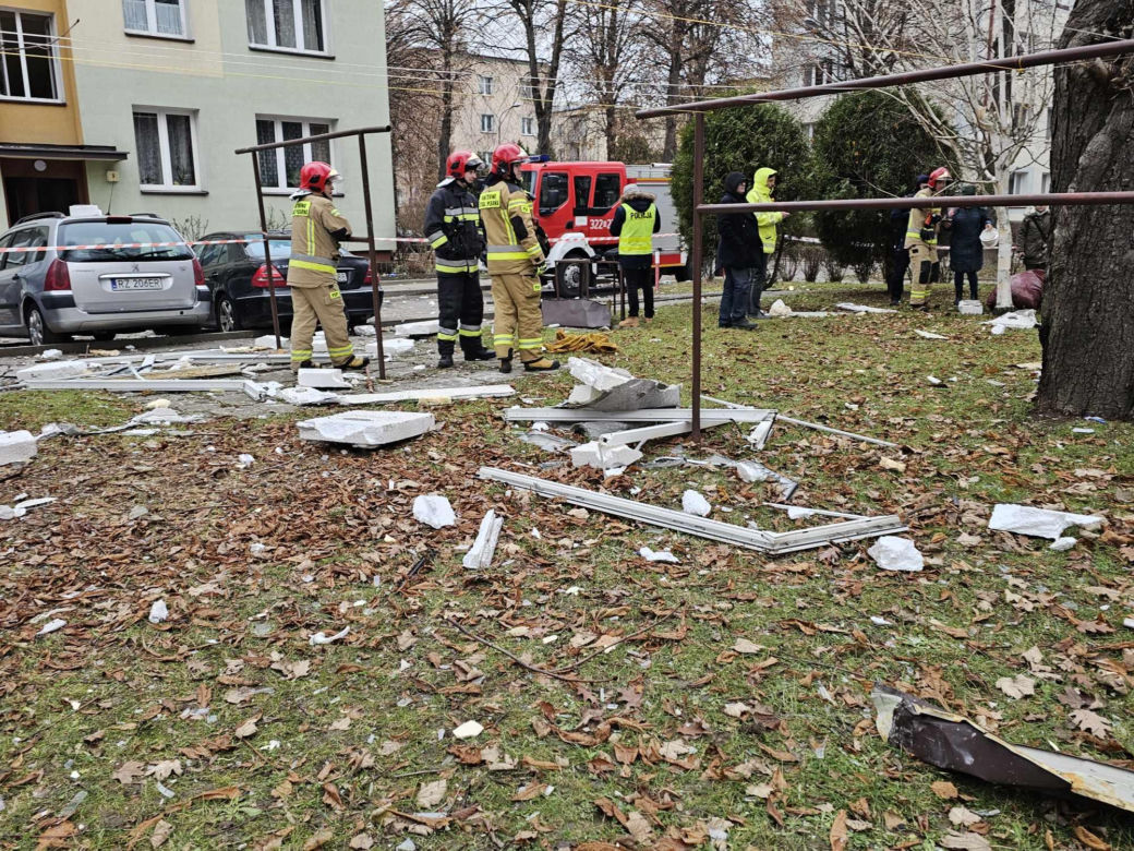 Potężna eksplozja gazu w Rzeszowie! Z mieszkania wyleciały wszystkie okna [ZDJĘCIA]