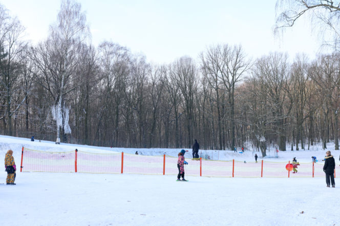 To najlepsza zimowa, darmowa atrakcja w Katowicach. Tłumy na torze saneczkowym