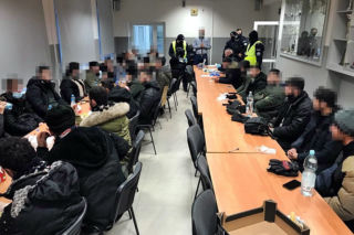29 migrantów przewoził w busie obywatel Ukrainy