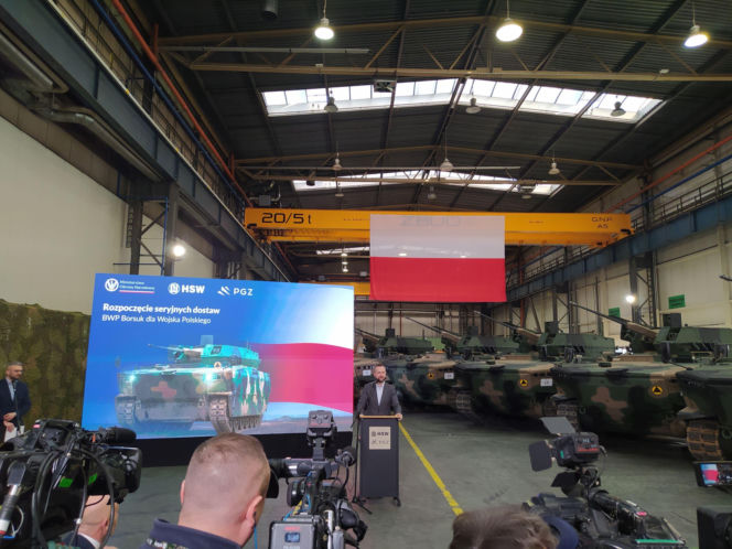 Pierwsze Borsuki wreszcie w wojsku. Szef MON: "111 Borsuków to nie jest nasze ostatnie słowo"