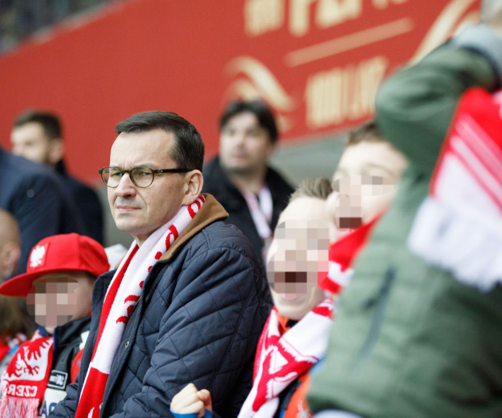 Mateusz Morawiecki na meczu Polska - Łotwa
