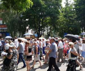 Białystok. Boże Ciało 2019. Wspólna procesja dwóch parafii: św. Jadwigi i NMP z Guadalupe