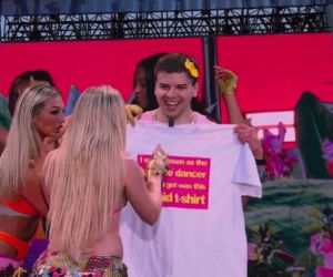 Radny z Konina na scenie z Zara Larsson