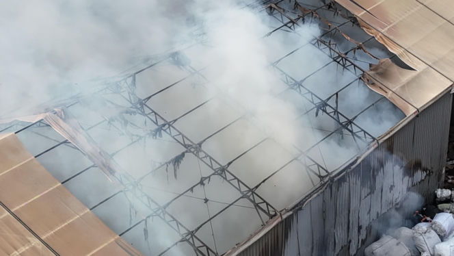 Groźny pożar na Targówku. Trwa akcja gaśnicza