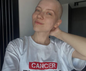 Gwiazdy zgoliły głowy w szczytnym celu