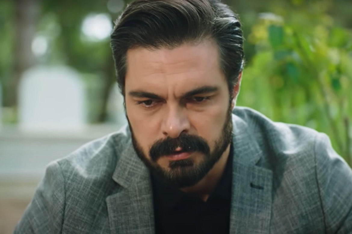 Jak kiedyś wyglądał Halil İbrahim Ceyhan? Zobacz stare i aktualne zdjęcia gwiazdora "Emanet"! 